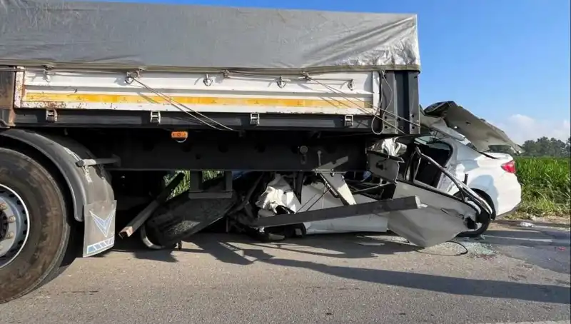 Sakarya'da Trafik Kazası: 1 Kişi Hayatını Kaybetti, Yaralılar Var!