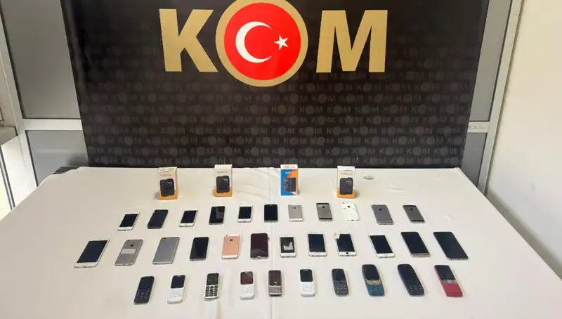 Gümrük Kaçağından Sonra 37 Cep Telefonu Ele Geçirildi: Detaylar Açıklandı!