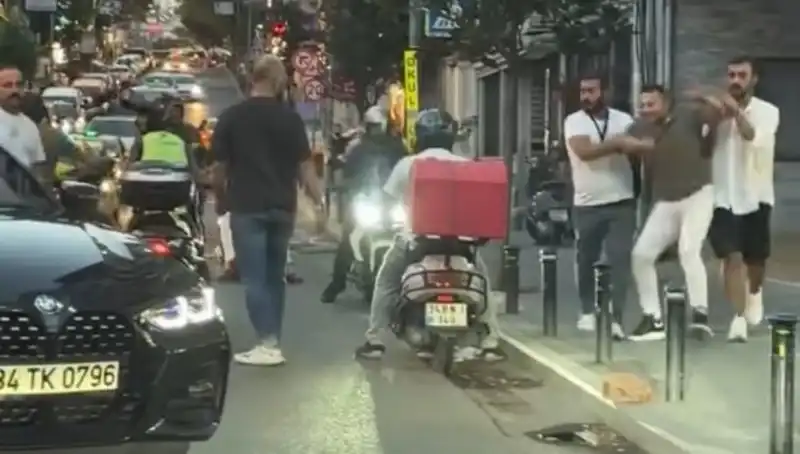 Nişantaşı’nda Yol Verme Tartışması: Sopalı Saldırı Gözaltına Alınan Kadın