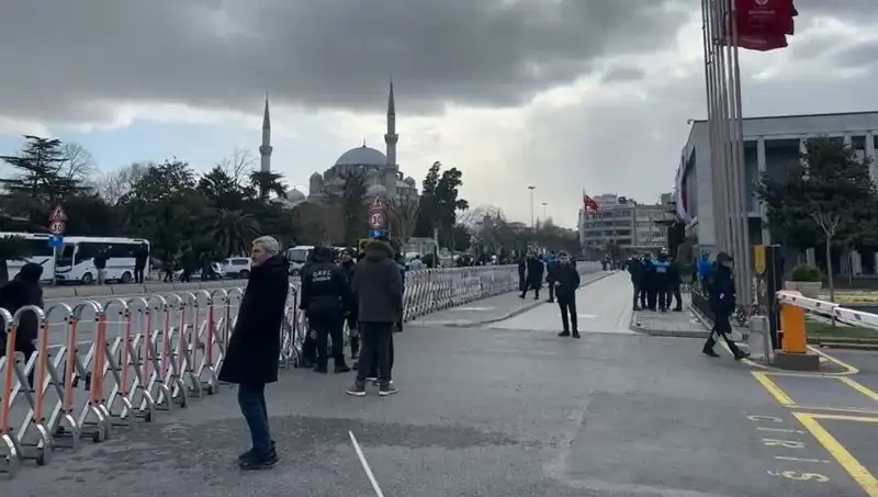 İstanbul'da Hangi Yollar Kapalı? 22 Mart Cumartesi Güncel Bilgiler