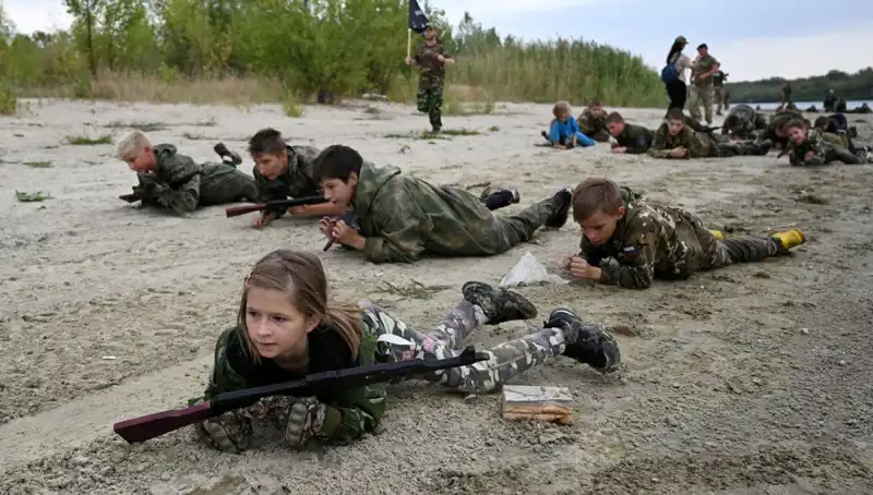 Rusya'da 8 Yaşındaki Çocuklar Askeri Eğitim Alıyor: Şok Edici Detaylar