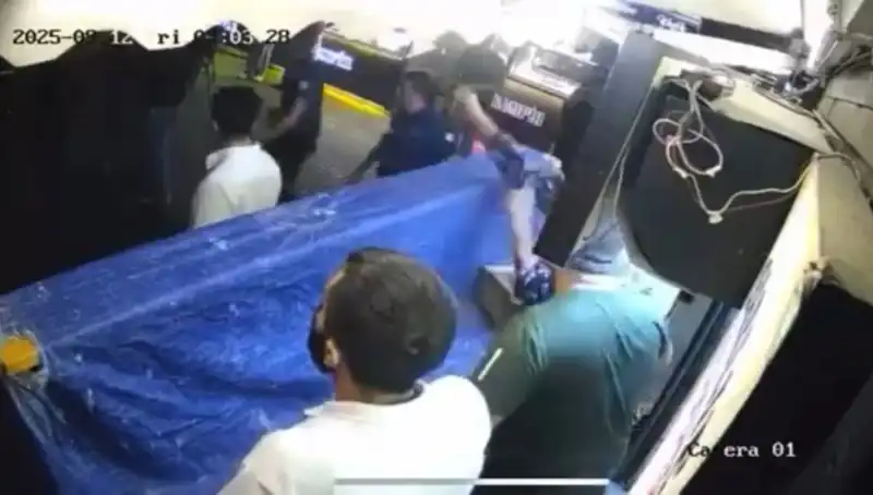 Ortaköy'de Geceyi Gereken Olay: Tekme Tokat Kavga Kameralara Yansıdı