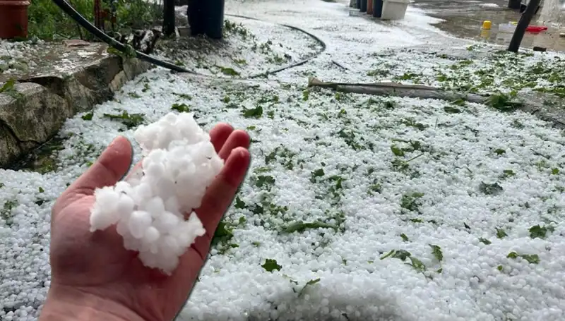Haziran Ayında Gelen Dolu: Şehir Beyaza Büründü, Neler Oluyor?