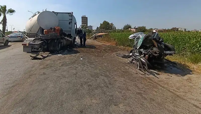 Adana'da Tankerle Otomobil Çarpıştı: Kaza Anı Gözler Önünde!