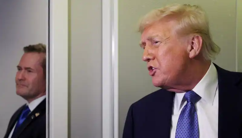 Trump'ın Görevden Alma Hamlesi: Mike Waltz'un Sızdırdığı Bilgiler Neyi İşaret Ediyor?