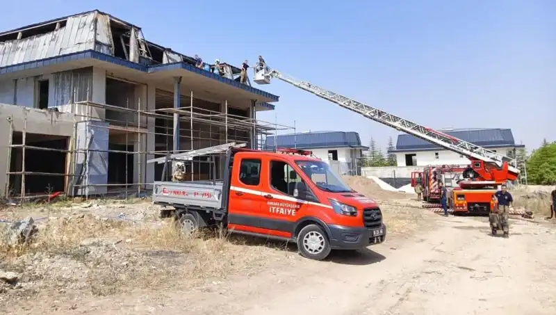Gölbaşı’nda Villaların Bulunduğu Alanda Yangın: Panik ve Duman Yükseldi