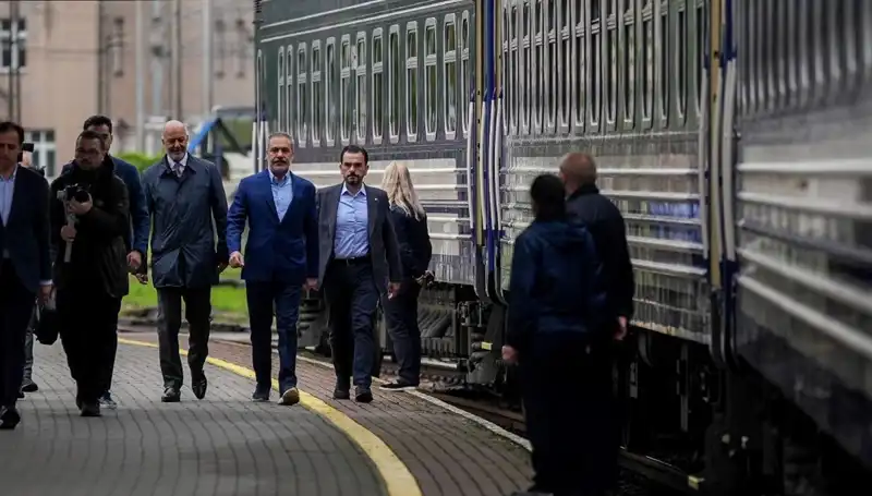 Dışişleri Bakanı Fidan'ın Ukrayna Ziyareti: Diplomasi ve İşbirliği Adımları