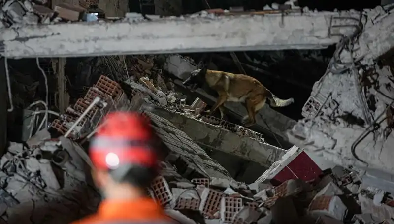 Sındırgı'da Deprem Sonrası Artçı Sarsıntılar 100'ü Geçti: Neler Oluyor?