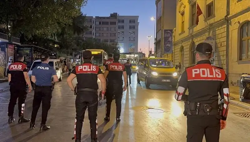 Megakentte Hızla Artan Suç Oranı: 4 Saatte Yüzlerce Gözaltı!