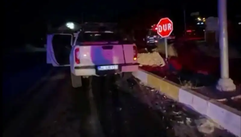 İzmir’de Kamyonet ve Hafif Ticari Araç Çarpıştı: 7 Yaralı Var!