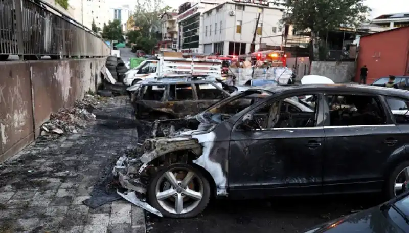 Sanayide Tamir Bekleyen Araçlar Alev Alev Yandı: Nedenleri ve Sonuçları