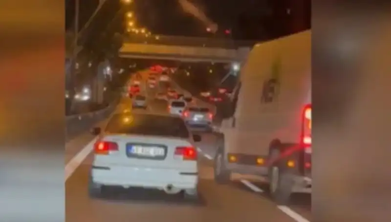 Tuzla'da Makas Terörü: Cesur Sürücülerden Kaçan Şahıs Tutuklandı