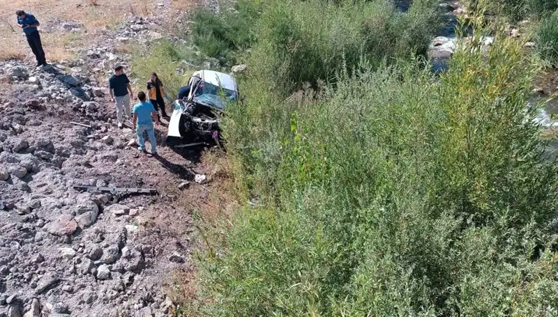 Sivas'ta Dere Yatağına Uçan Otomobilde İki İnsanın Hayatı Son Buldu