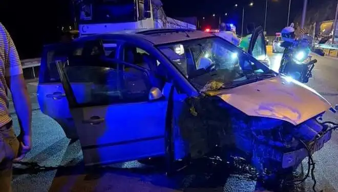 Otomobil Bariyere Çarptı: Trajik Kazada Bir Ölü, Üç Yaralı