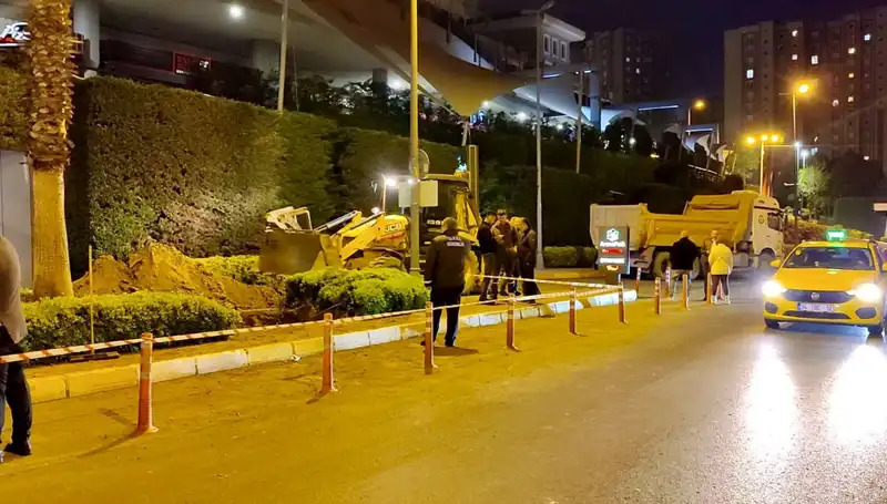 Küçükçekmece'de Doğal Gaz Borusu Kazısı Nedeniyle Yaşanan Panik