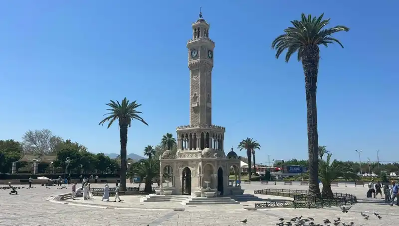 İzmir’de Kavurucu Sıcaklar: Cadde ve Meydanlar Neden Boş Kaldı?