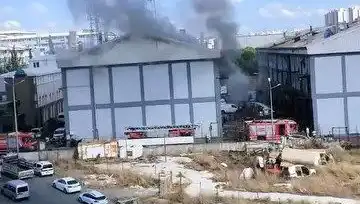 Başakşehir Sanayi Sitesinde Büyük Yangın: Olay Yerinden İlk Gelişmeler