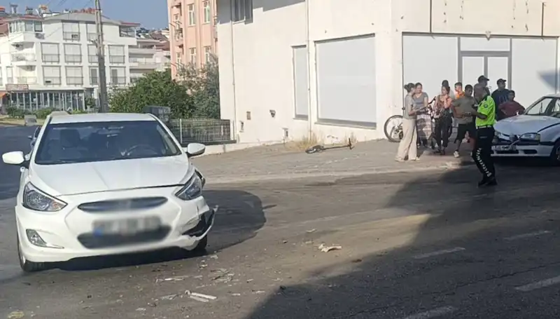 Antalya'da İki Otomobil Çarpıştı: Kazanın Ayrıntıları ve Sonuçları