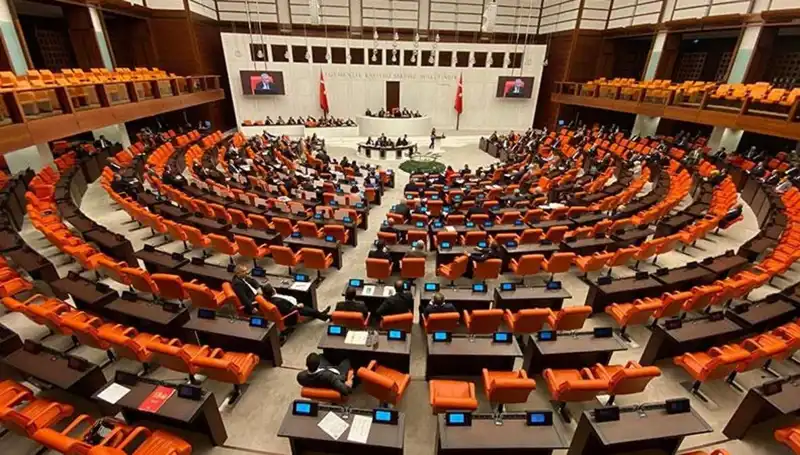 Emekli İkramiyesinde Tarihi Artış: TBMM'den Onay Alan İlk Adımlar