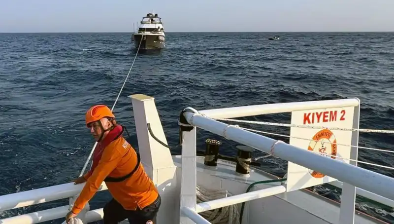 Marmaris Açıklarında Sürüklenen Tekneye Kahraman Kurtarma Operasyonu