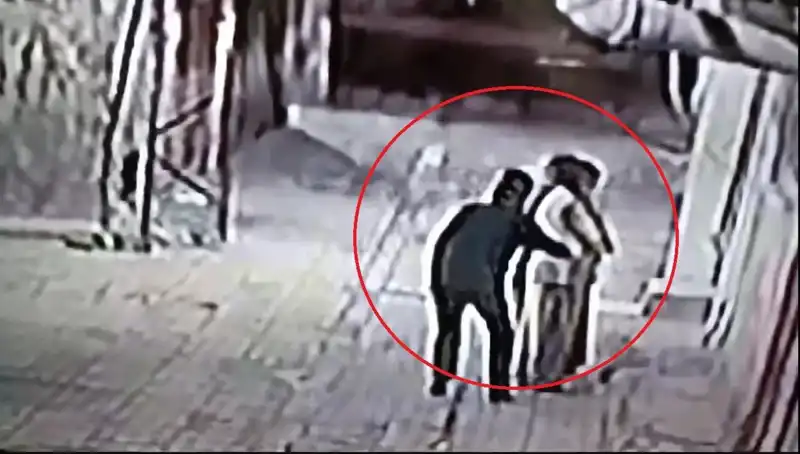 Polisler Simitçi ve Pazarcı Kılığına Girerek Kapkaççılara Operasyon Düzenledi