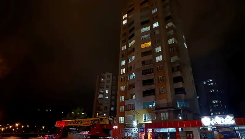 Yıldırım Düşmesine Tanıklık Eden Apartman Sakini: O Anı Anlatıyor