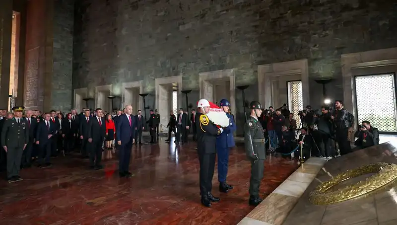 Devlet Yetkilileri Anıtkabir'de: Anma Törenine Katıldılar