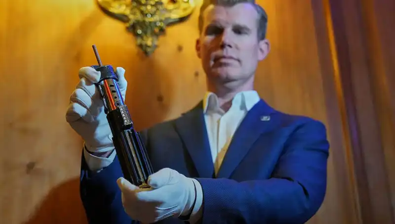 Darth Vader'ın İkonik Işın Kılıcı, Müzayedede Dikkat Çeken 3.65 Milyon Dolara Satıldı