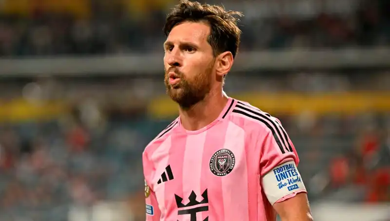 Messi'nin Debütü: Son Dakikada Direkten Dönen Şut Büyük Heyecan Yarattı