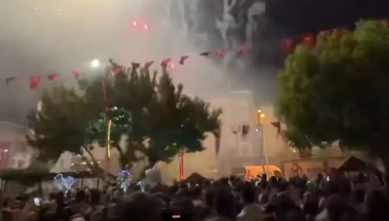 Havai Fişek Gösterisi Sonrası Hastane Yolculuğu: Evsiz İkisi İki Kişinin Hikayesi