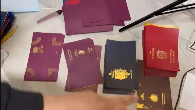 Sahte Pasaport, Vize ve Ehliyet Çetesi Çökertildi: Şoke Eden Detaylar!