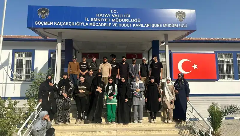 Göçmen Kaçakçılığı: Minibüste 24 Göçmen Ele Geçirildi