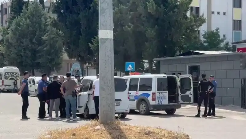 Adliye Önünde İki Aile Arasında Çıkan Kavga: 5 Yaralı ve 7 Gözaltı