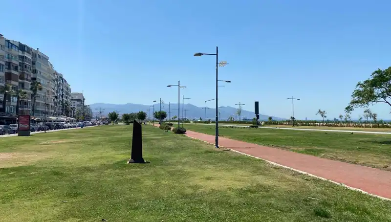 İzmir'de Sıcaklık Rekoru: Kordon Sahili Terk Edildi mi?