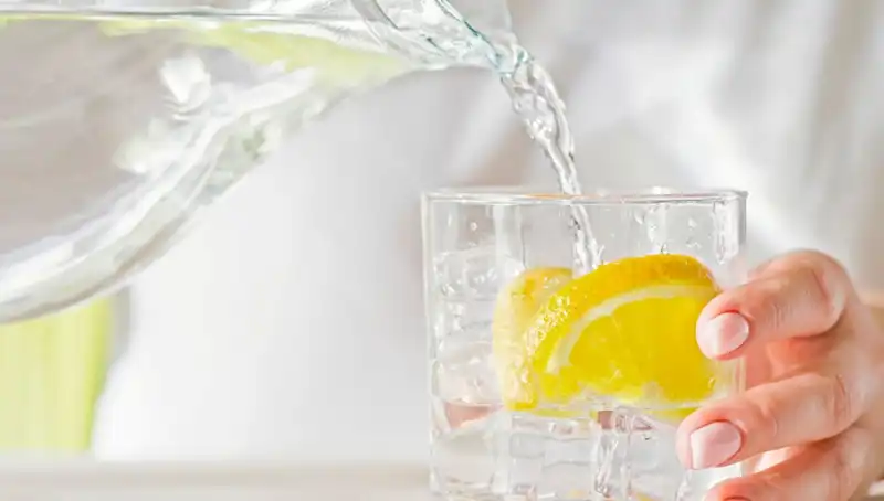 Limonlu Su Tüketiminin Vücuda Etkileri: Doktorun Bilmediğiniz 8 Ayrıntısı
