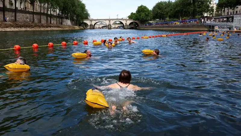 Paris’te Tarihi Bir An: Seine Nehri İlk Kez Halka Açıldı