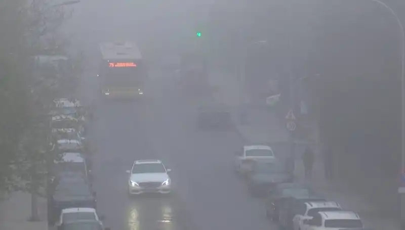 İstanbul'da Sis Müsameresi: Görüş Mesafesi Kısıtlandı, Trafikte Zorluklar Yaşandı