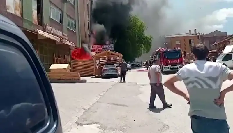 Ankara'da İş Yerlerinde Çıkan Yangın Korku Dolu Anlar Yaşattı