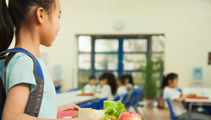 İspanya Obeziteyle Mücadelede Radikal Karar Aldı: Yağlı Yiyecekler Menüden Çıkarılıyor!